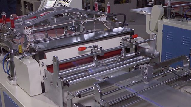 Машина для запечатывания и обрезки пакетов с застежкой молний RFQ-500/600/700